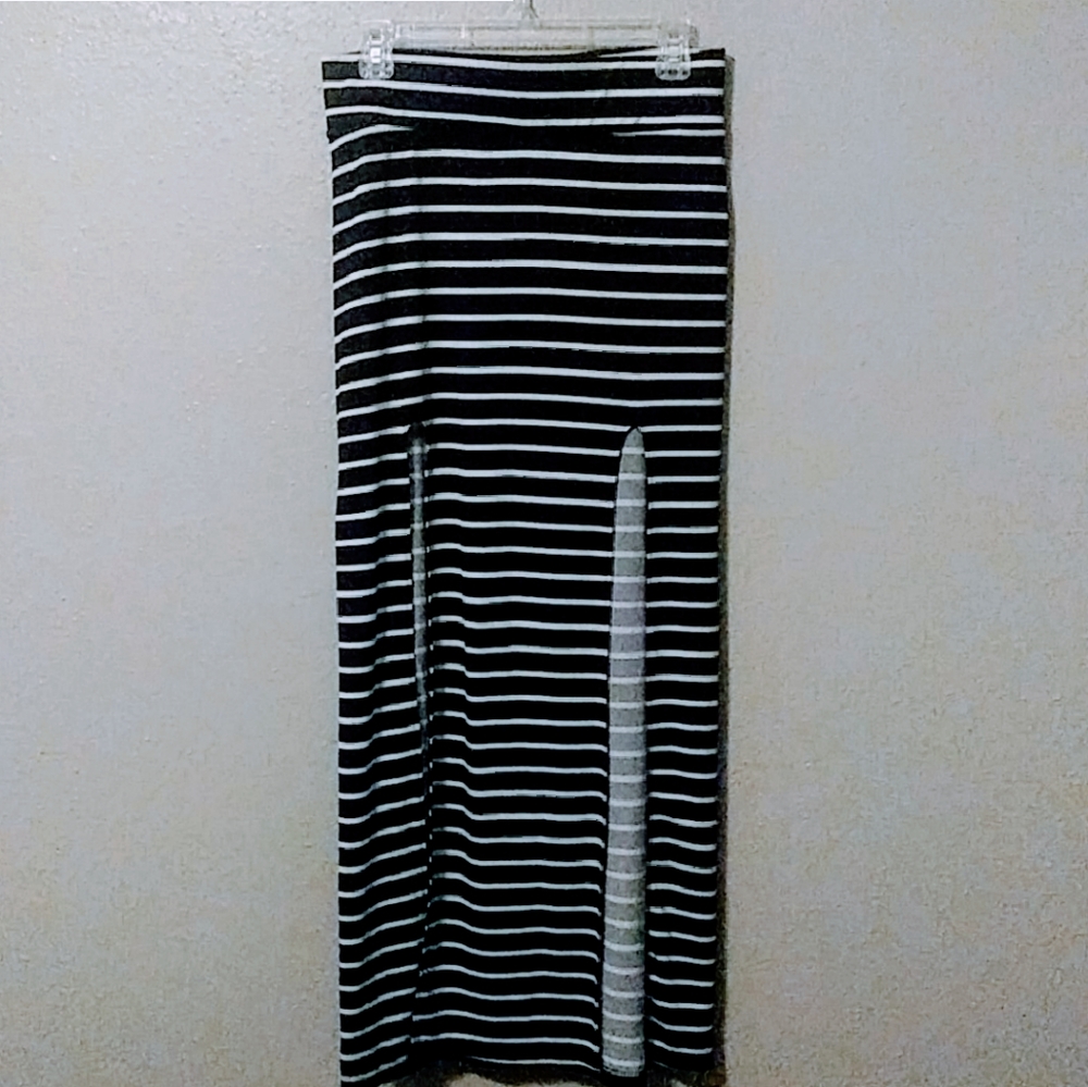 Snap Black and White Skirt with 2 Slits in…